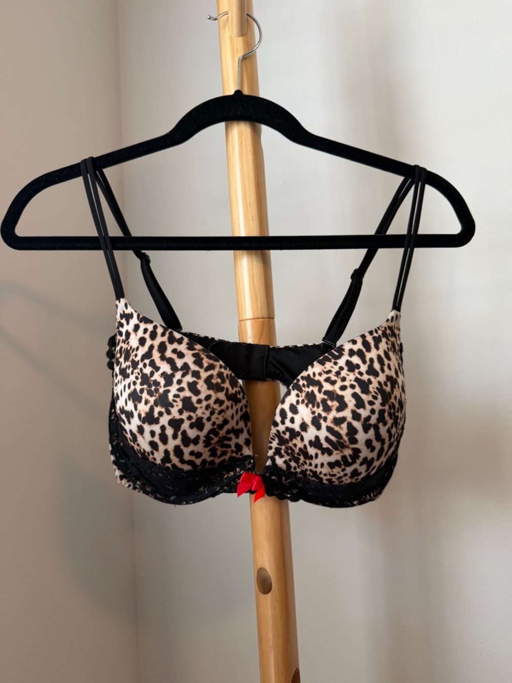 Victoria’s Secret Very Sexy Padded PushUp Bra 34 DD Underwire Black Animal Print